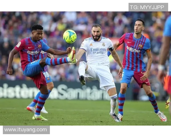 西甲焦点战：拜仁3-0战胜皇马红牌事件引发全场热议与争议