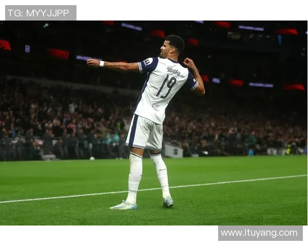 欧冠激战：AC米兰大胜热刺红牌争议引发全场热议与战术分析